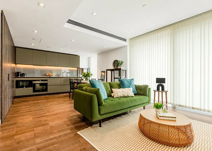 Radiant 2Bdr Apt With Balcony In Luxury Building
