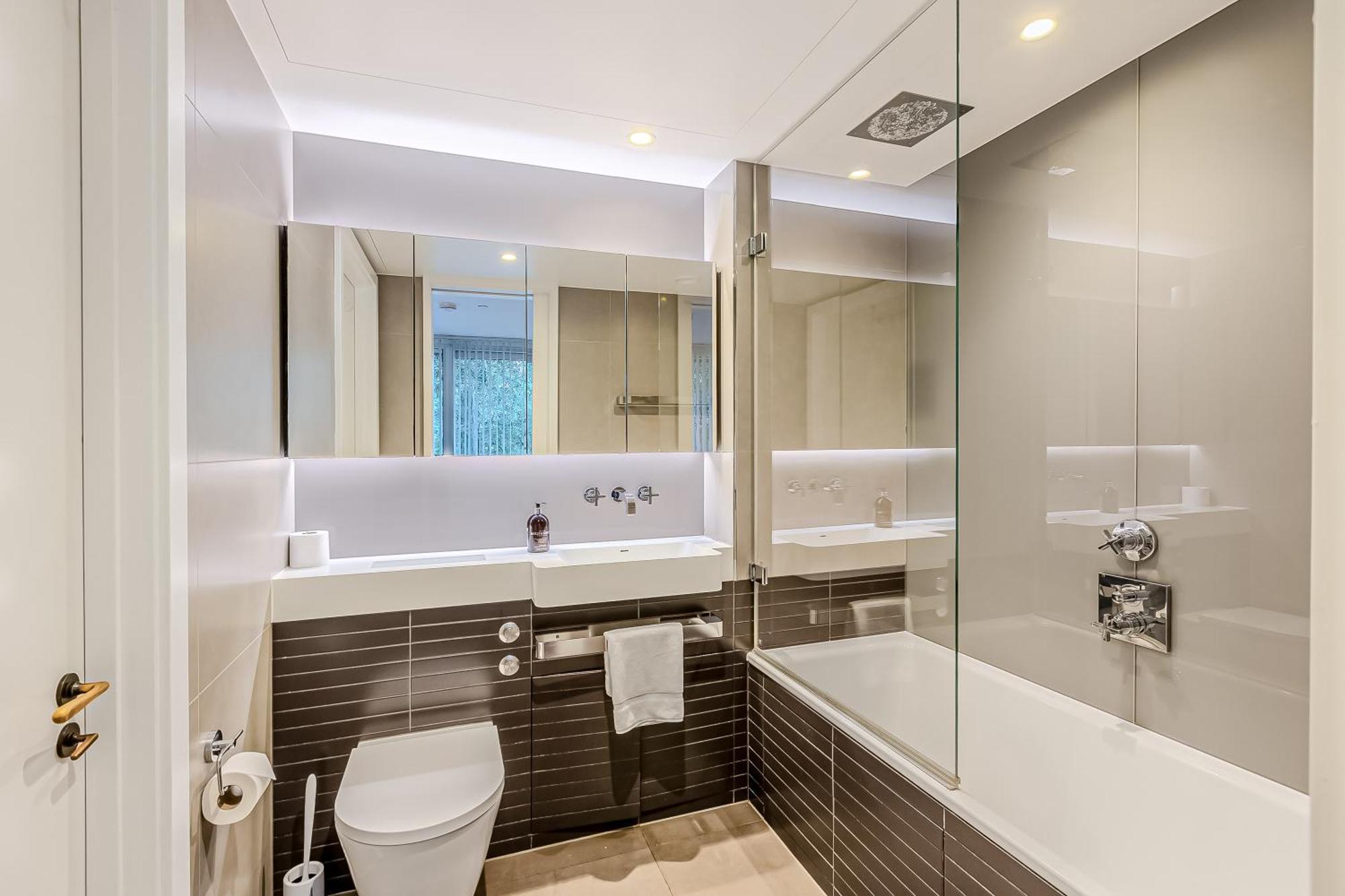 Radiant 2bdr With Balcony In Luxury Building Appartamento Londra