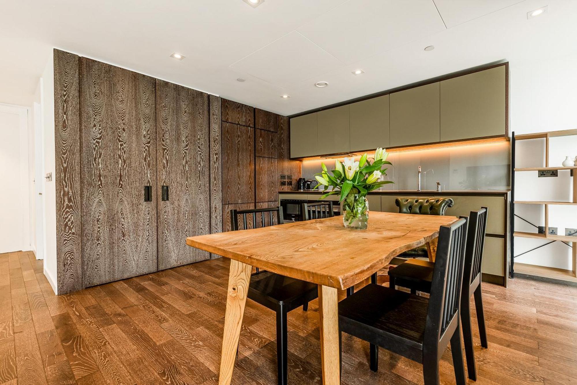 Radiant 2bdr With Balcony In Luxury Building *