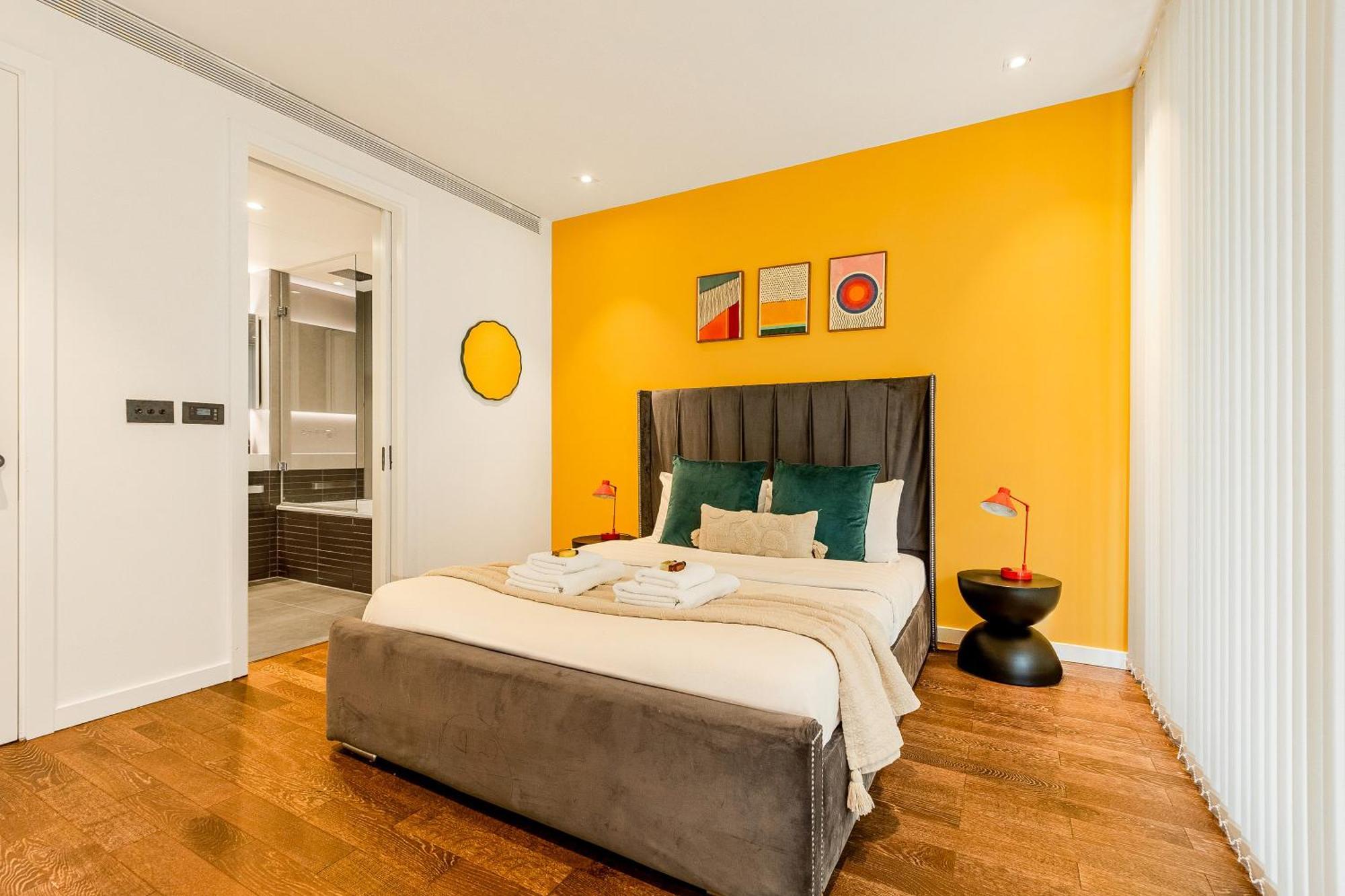 Radiant 2bdr With Balcony In Luxury Building