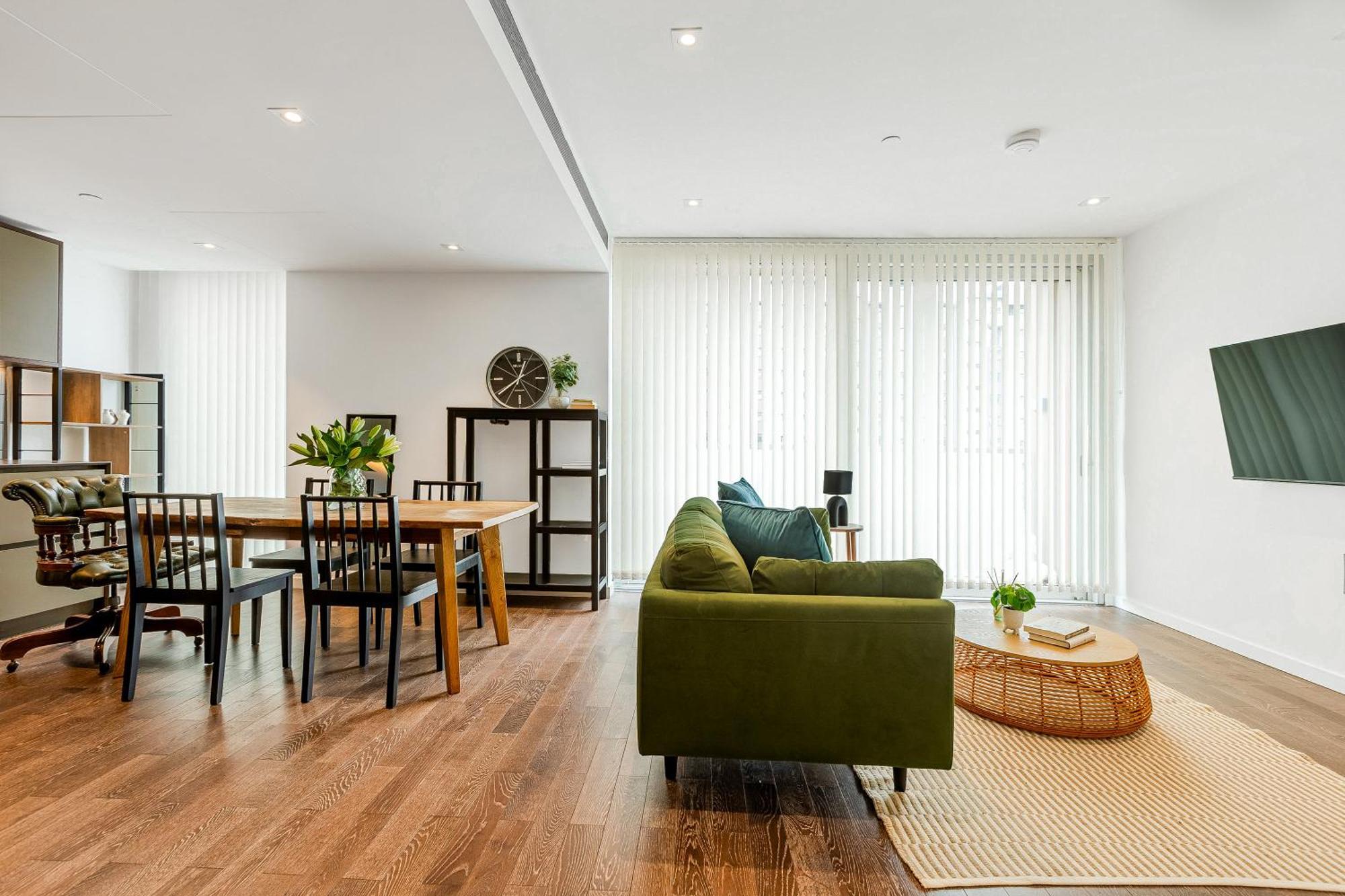 Radiant 2bdr With Balcony In Luxury Building Londra