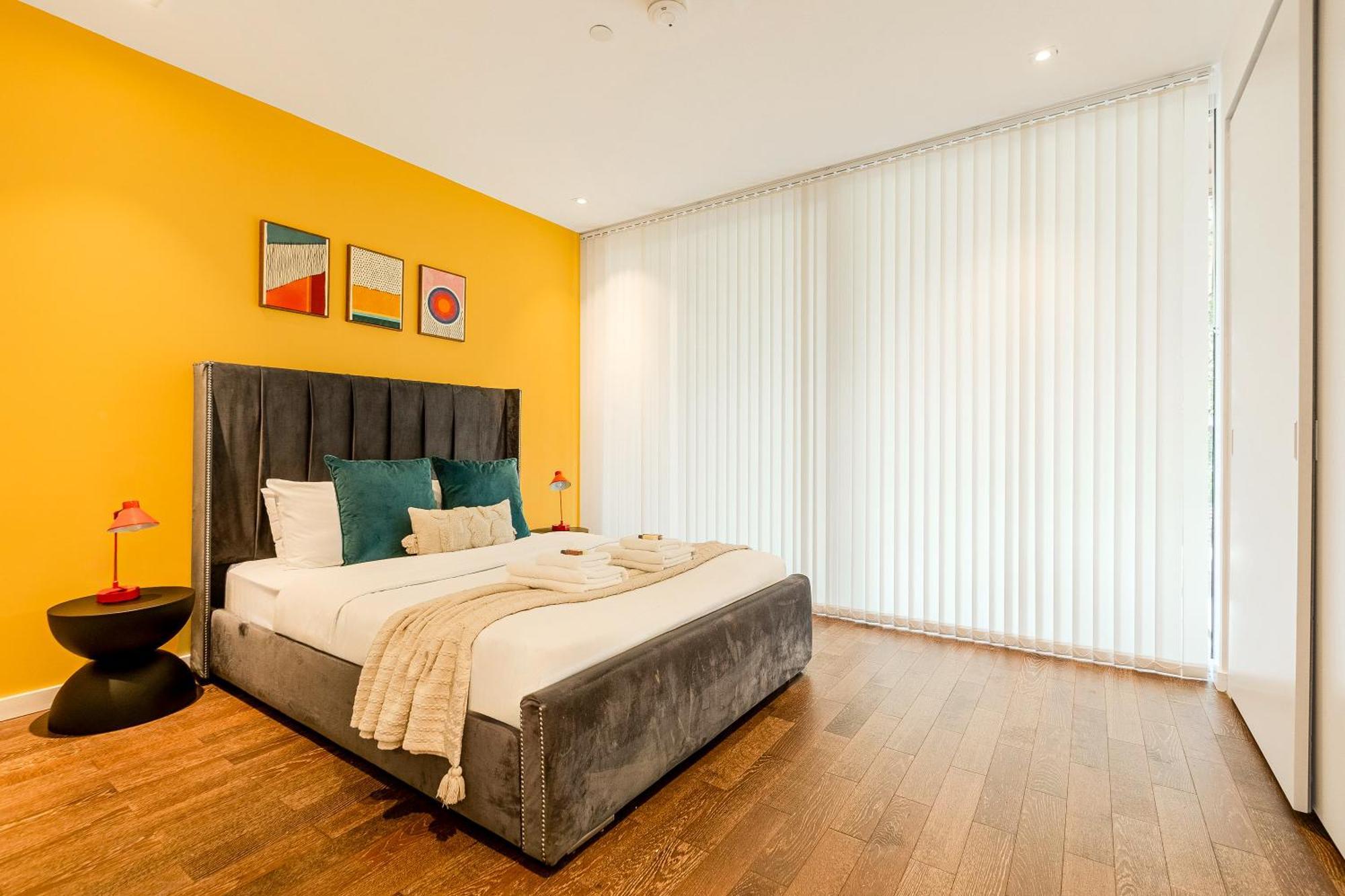 Radiant 2bdr With Balcony In Luxury Building Londra